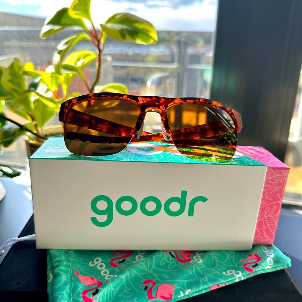 NEW goodr Country Club Crasher sunnies brown/black tortoise frame